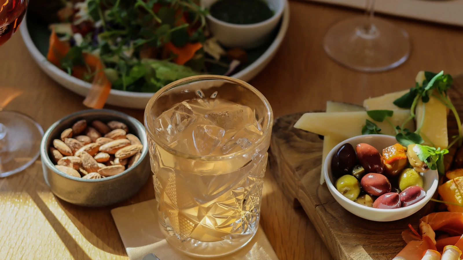 Salat og tapas i Café Holger