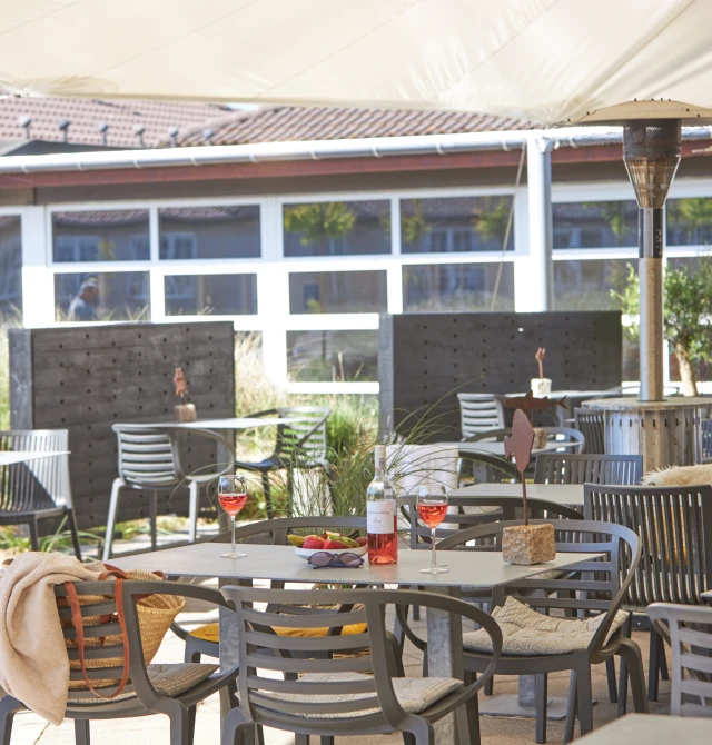 Den overdækkede terrasse på Color Hotel Skagen